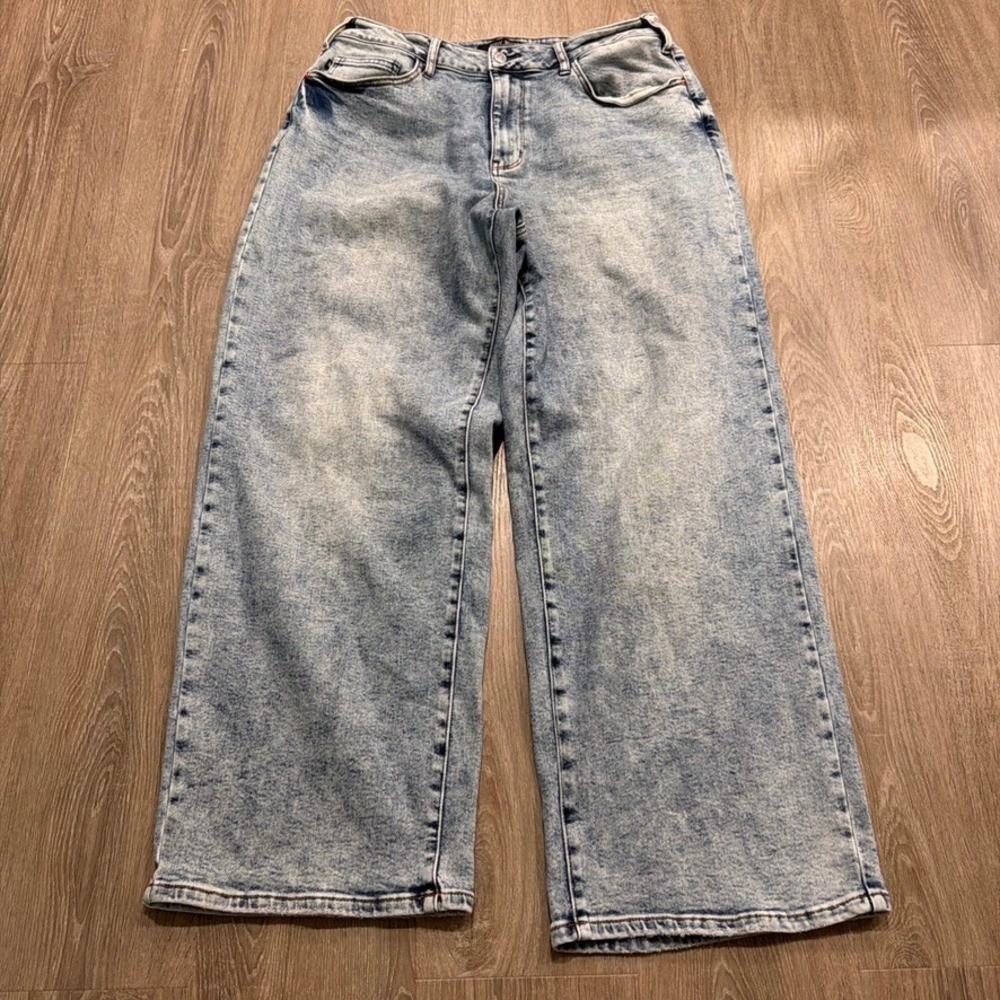 Judy Blue Baggy Wide Leg Jeans Light Acid Wash High Rise 16W JB881004 LT-CO